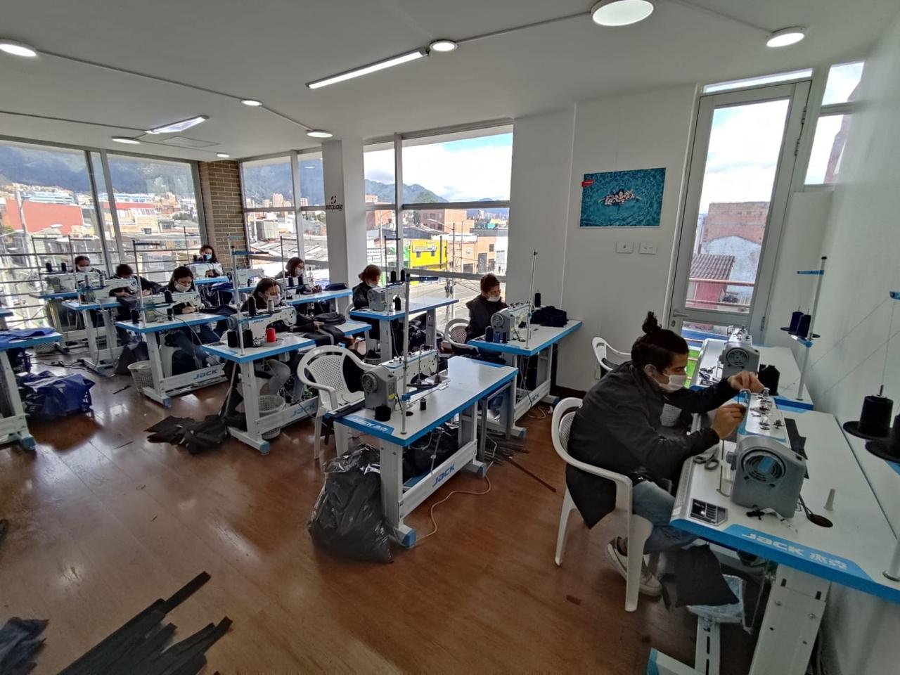 Fábrica de impermeables - imagen 2