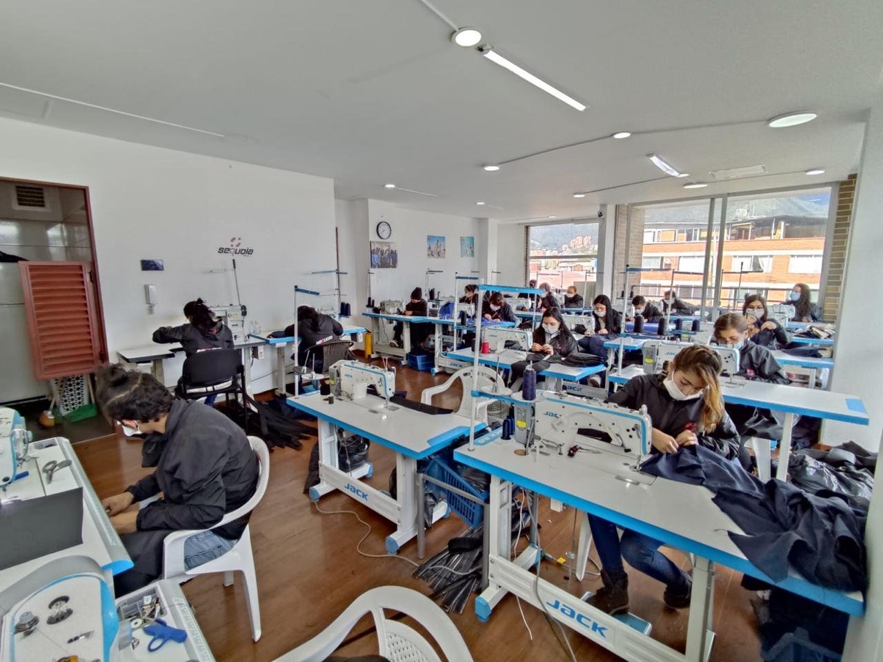 Fábrica de impermeables - imagen 3