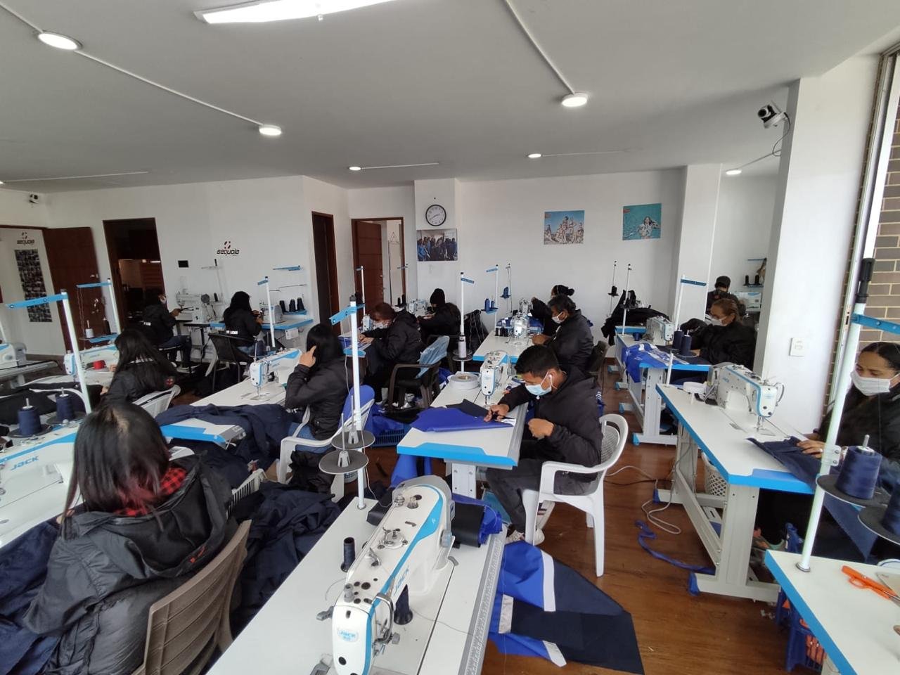 Fábrica de impermeables - imagen 5